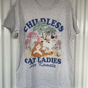 Gray Cat Graphic T-Shirt